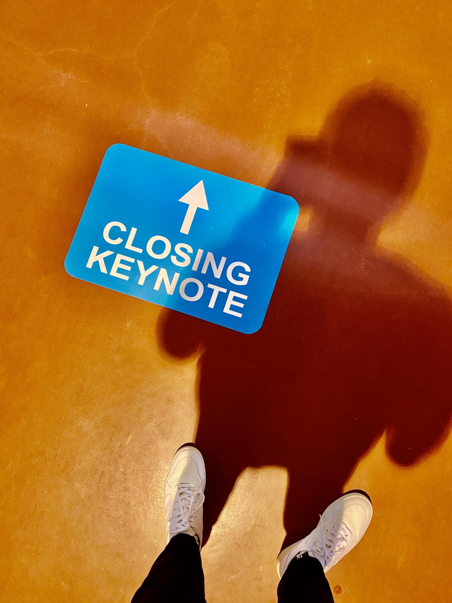 Moritz Mann bei der Closing Keynote der IHK Lübeck